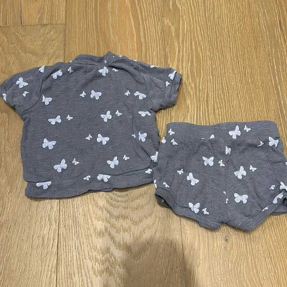 Kate Quinn 6-12 mo butterfly shorts and tee set - Picture 5 of 5